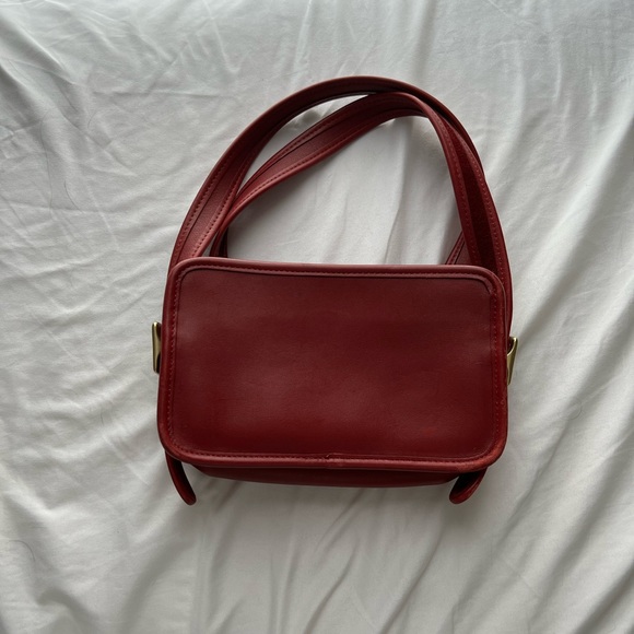 Coach Handbags - Vintage coach cross body purse